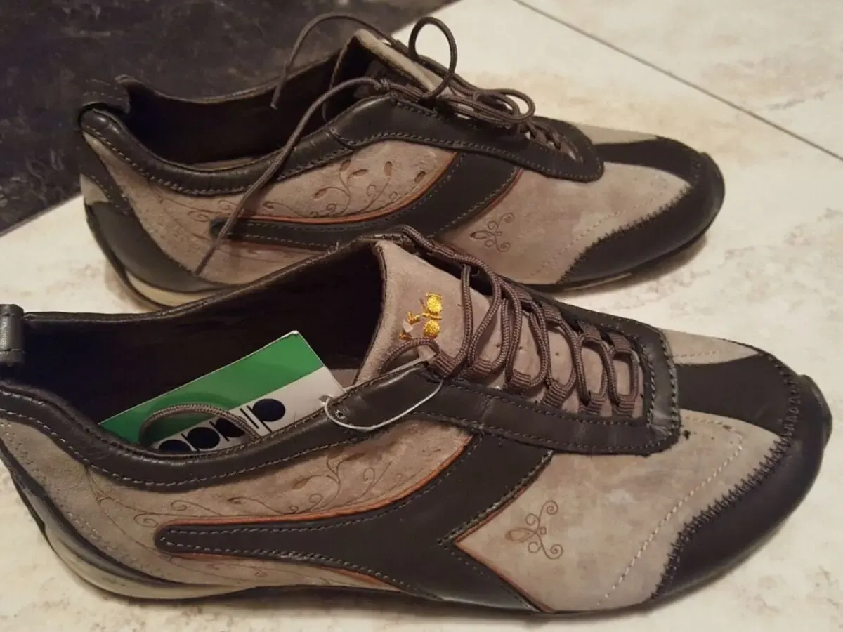 Продам новую женскую спортивную обувь р.38-38.5 6