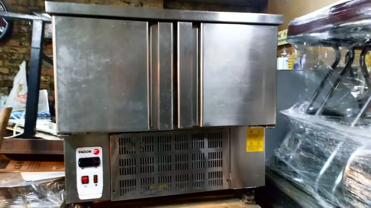 Холодильный стол Fagor, 2-х дверный 4