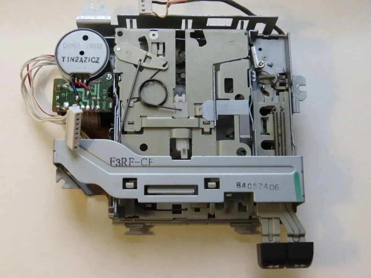 Лентопротяжный механизм (ЛПМ)