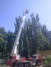 Аренда автовышек 14-42м высотные работы спил  деревьев Одесса, од.обл.