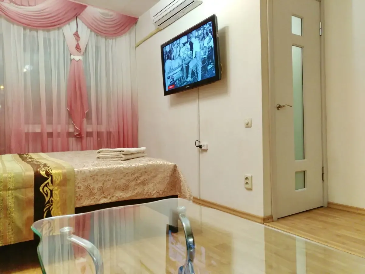 1-к кв-ра люкс посуточно, Центральный р-н в Днепре. Док-ты пр. А.Поля