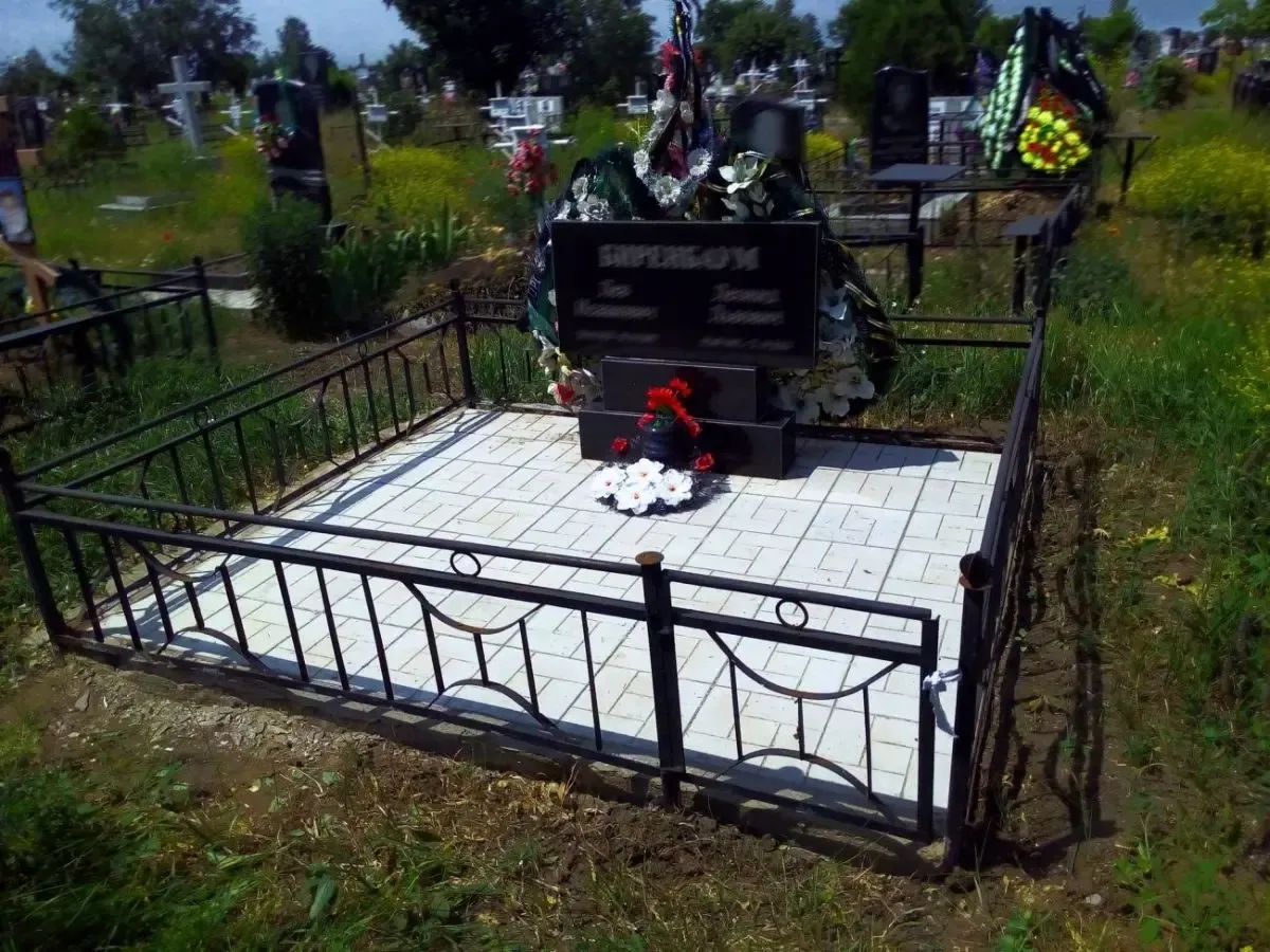 Уход за могилами 2