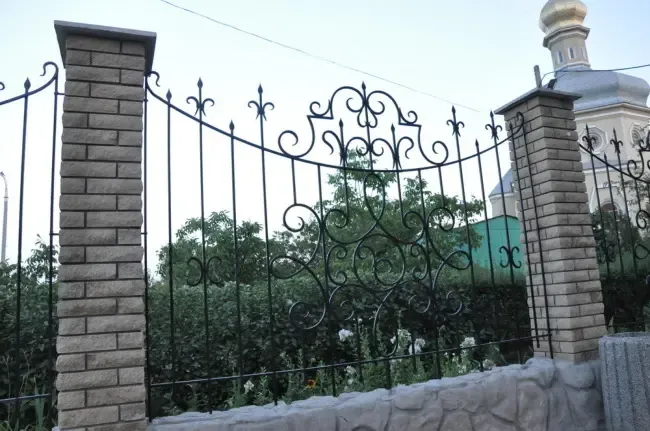 Заборы и ограждения  решетчатые. 