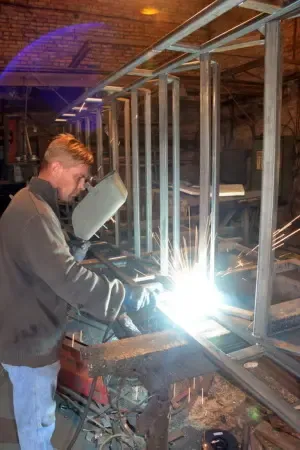 Металлокаркас под обшивку лестницы. 