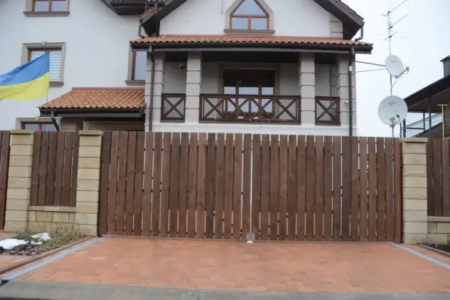Ворота деревянные откатные, распашные. 