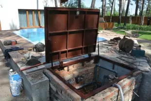 Люк на бассейн, подвал. "Броневик" Днепропетровск.