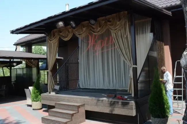 Вход в магазин, кафе, офис. 