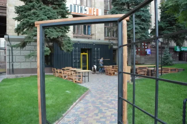 Вход в магазин, кафе, офис. 