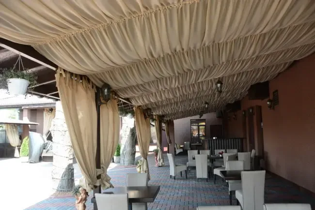 Вход в магазин, кафе, офис. 