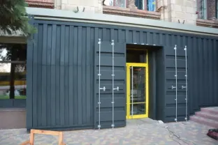 Вход в магазин, кафе, офис. "Броневик Днепропетровск.