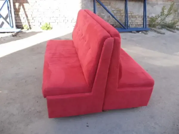 Диваны и столы, б/у в ассортименте.