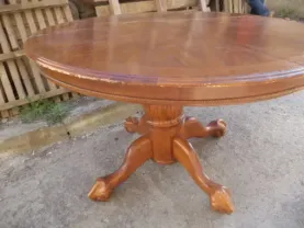 Столы и диваны, б/у в ассортименте.