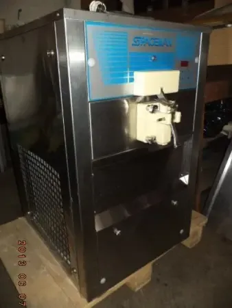 Фризер мягкого мороженого, б/у.