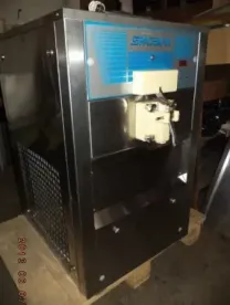 Фризер мягкого мороженого, б/у.