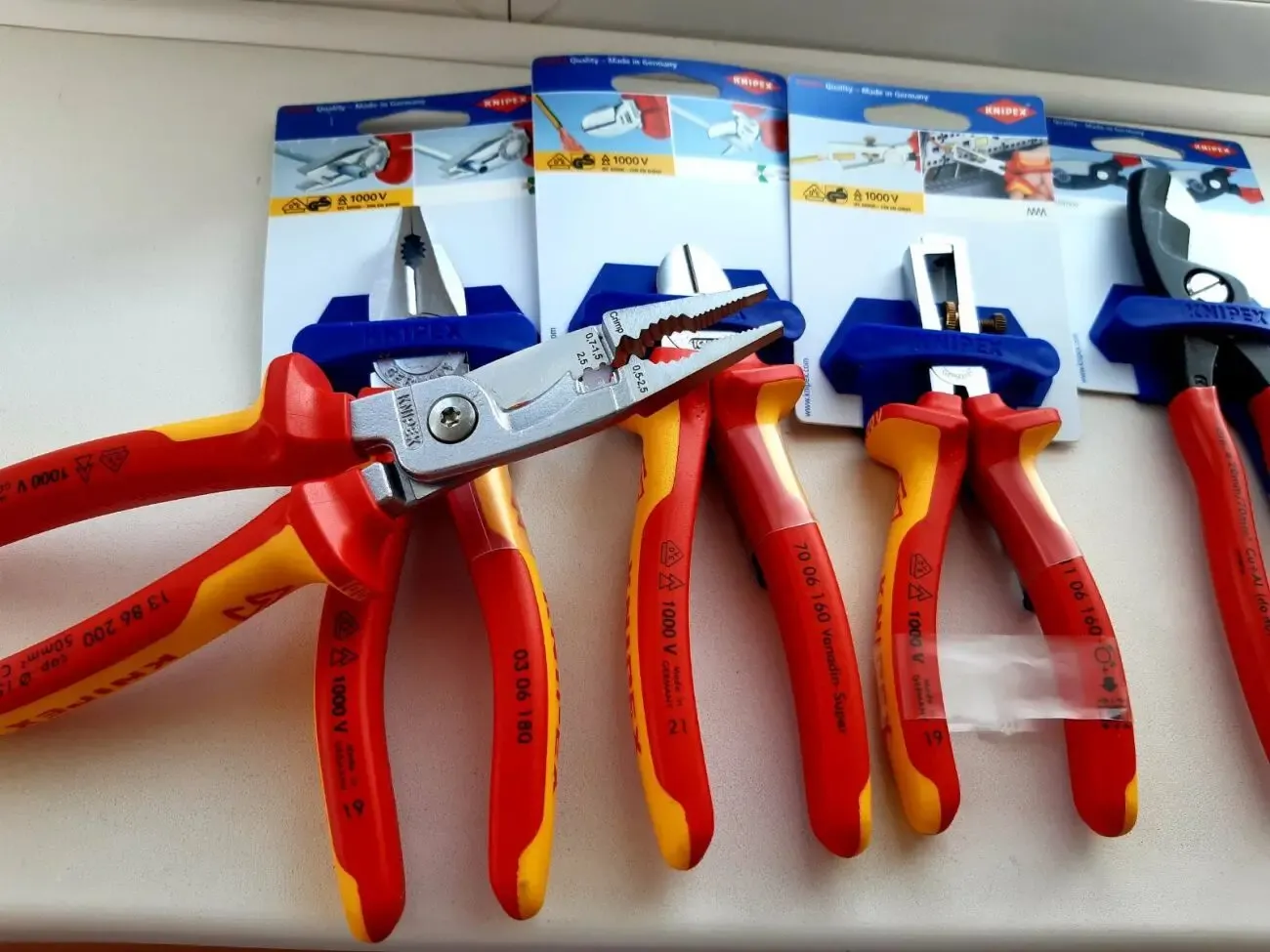 Профессиональный инструмент Knipex . 8
