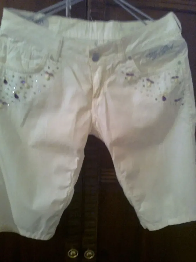 Нарядные капри отличного качества со стразами и красивой выбивкой,