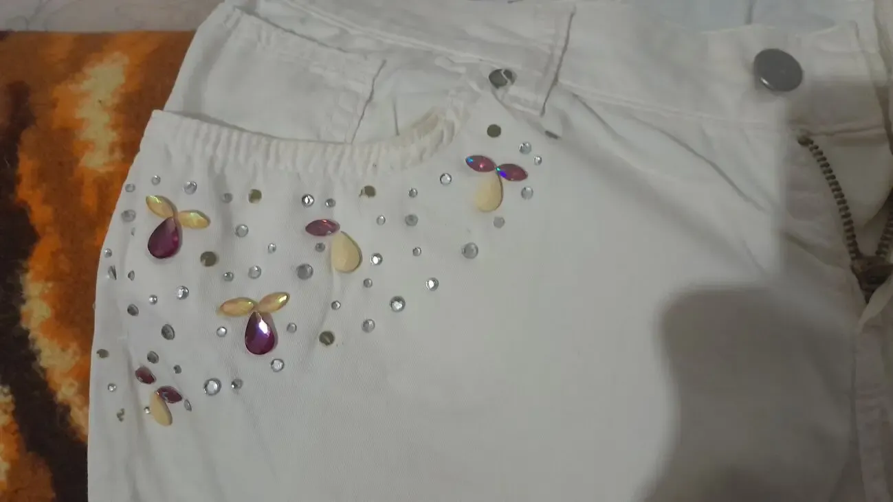 Нарядные капри отличного качества со стразами и красивой выбивкой, 5