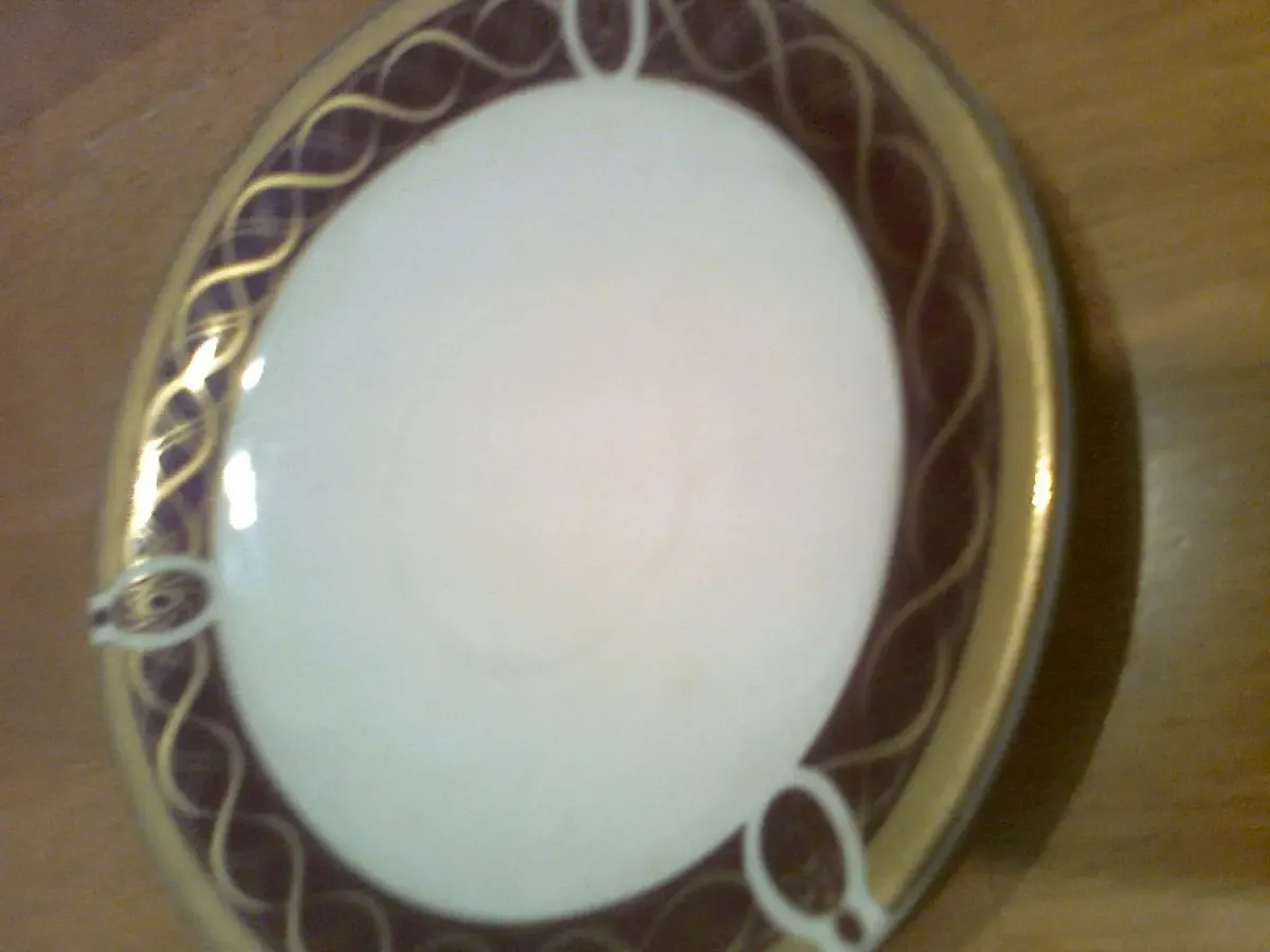 Красивая чашка с блюдцем - на вишневом фоне золотые узоры 3