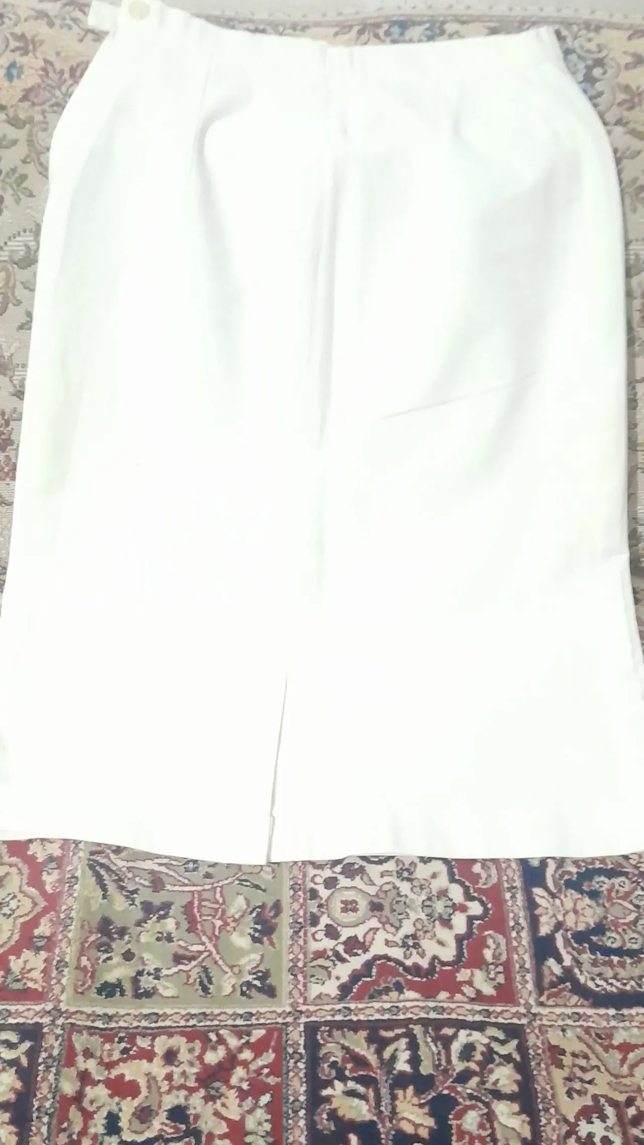 Красивая классическая  белая юбка, сзади - шлица, сбоку-молния,ЧЕХИЯ 6