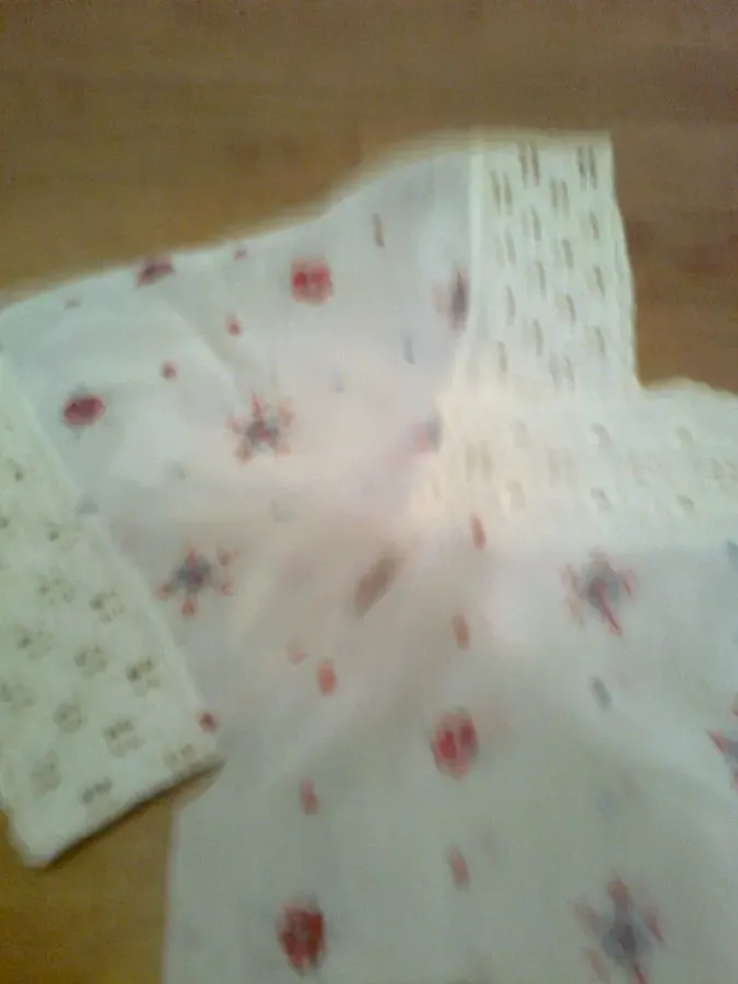 Красивая белая кофта с вышитыми цветами-ручная работа 6