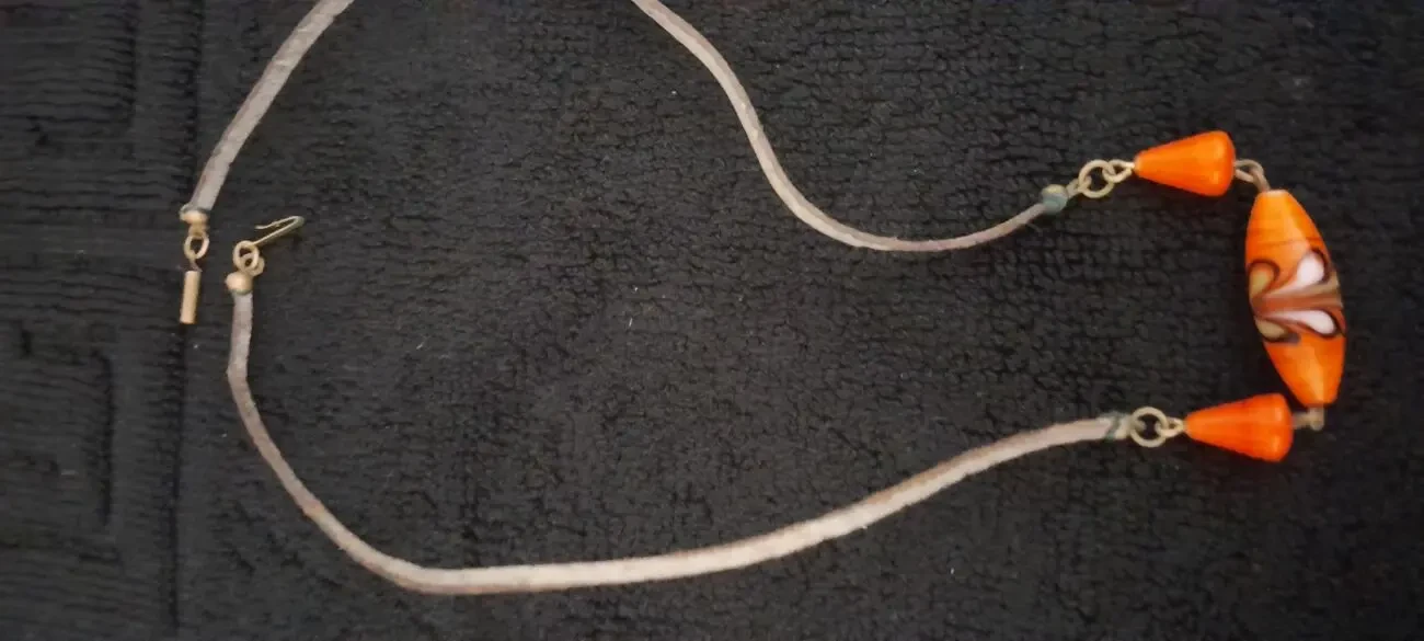 Оригинальная оранжевая подвеска на кожаном ремешке. Ретро - СССР 9