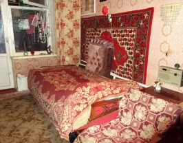 Отдел. комната женщине 45-55 лет (комун.входят)