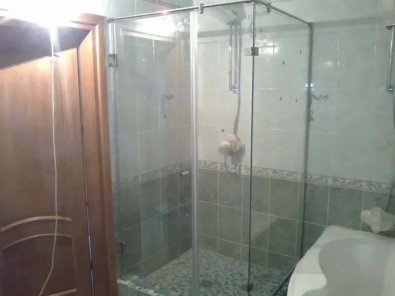 Стекло для построения стенок душевой кабины на заказ