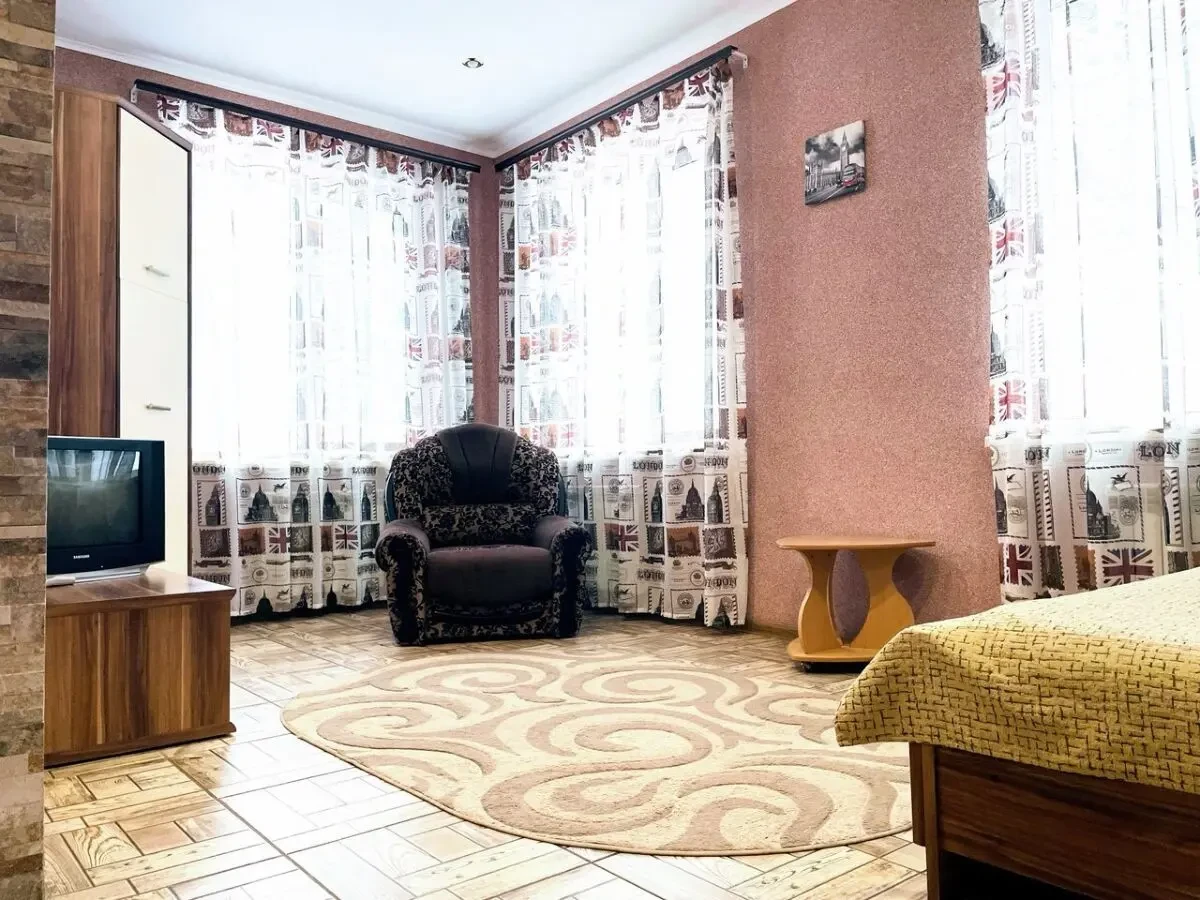 Сдаю недорого квартиру в центре 95 квартал 3