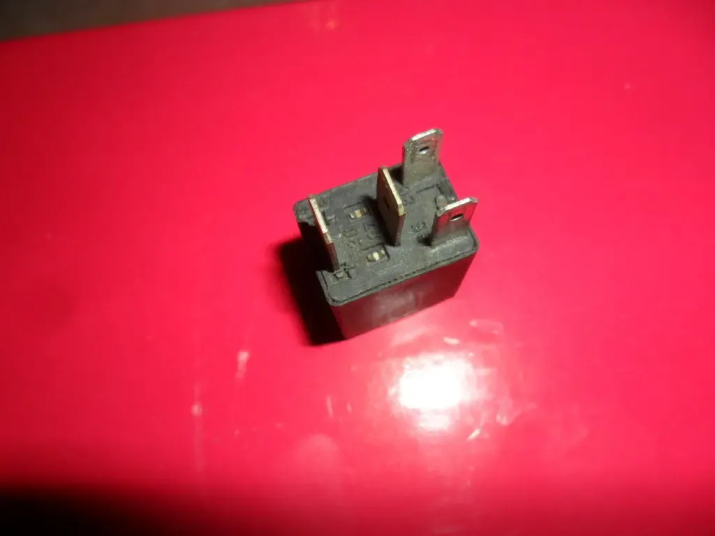 Реле / 90 229 206 / многофункциональное 3