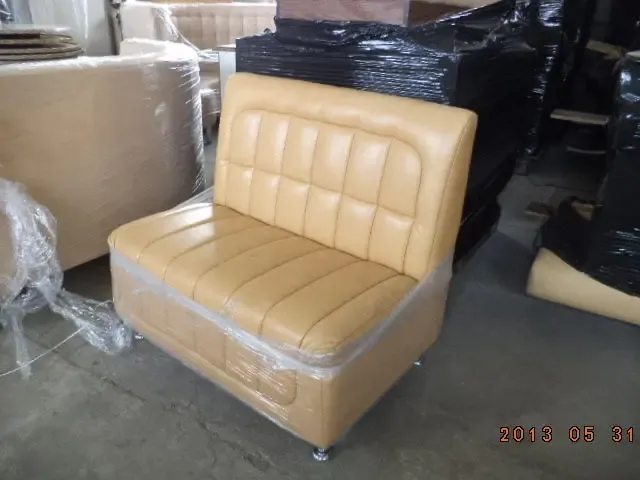 Диваны и барные табуреты, б у в хорошем состоянии. 4