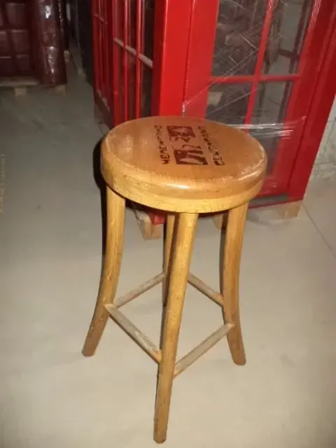 Диваны и барные табуреты, б у в хорошем состоянии. 10