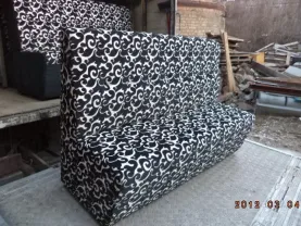 Диваны и барные табуреты, б у в хорошем состоянии.