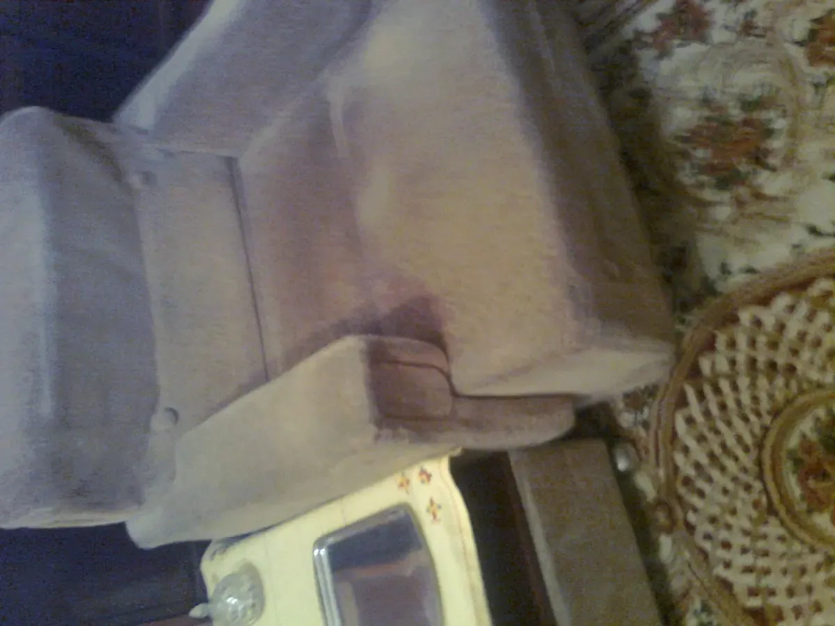 Велюровое кресло кофейного цвета на колесиках.Украина 6