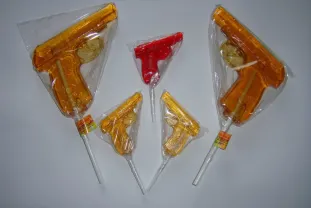 Льодяники на паличці.  Пістолет Макарова