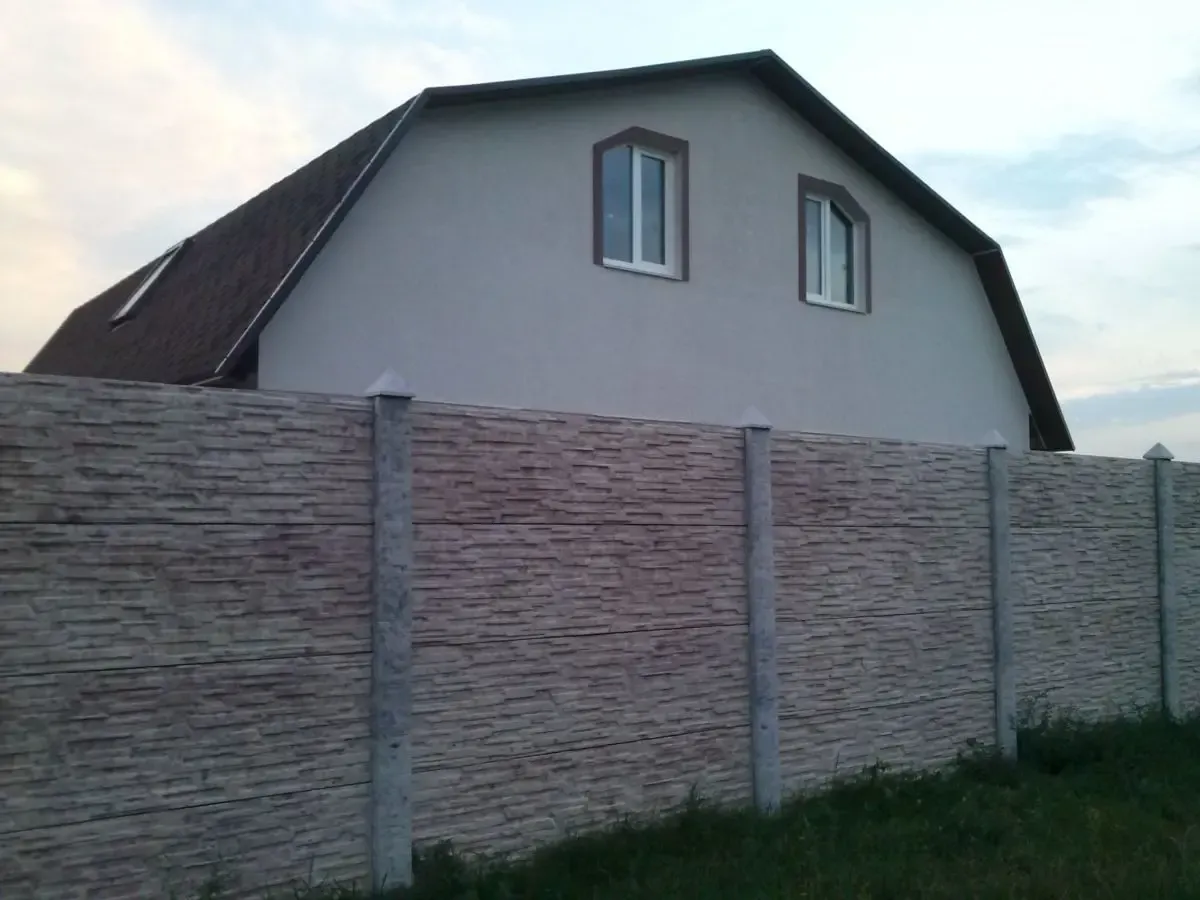 Цветной глянцевый еврозабор 8