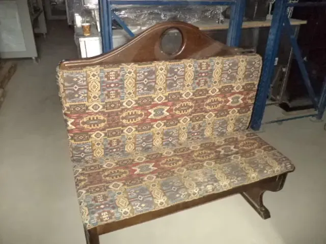 Диван двойной, б у в хорошем состоянии. 3