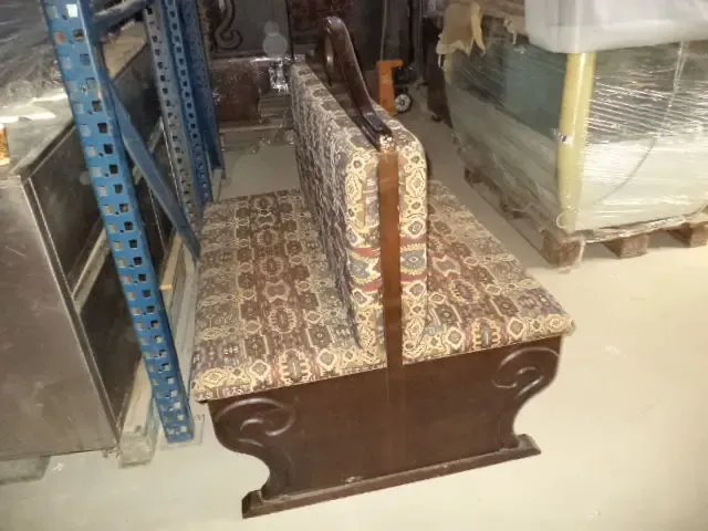 Диван двойной, б у в хорошем состоянии. 2