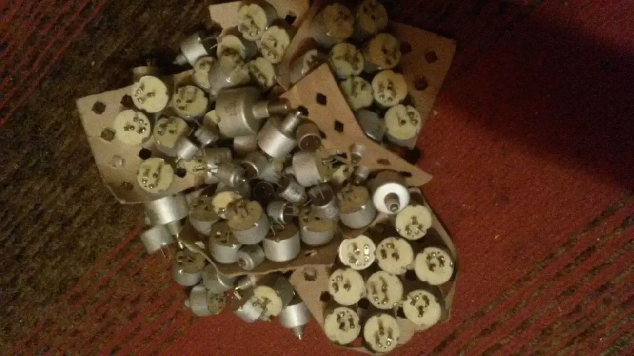 Продам подстроечные резисторы сп2-2-10,сп4-1.