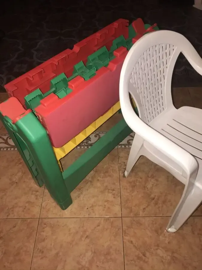 Продам детский пластиковый игровой столик складной, б/у 5