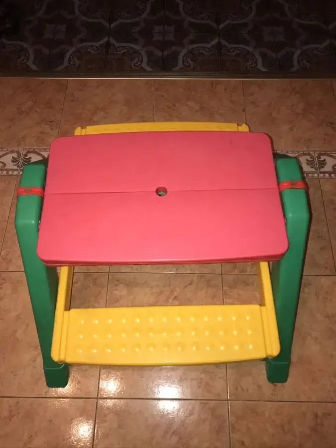 Продам детский пластиковый игровой столик складной, б/у 3