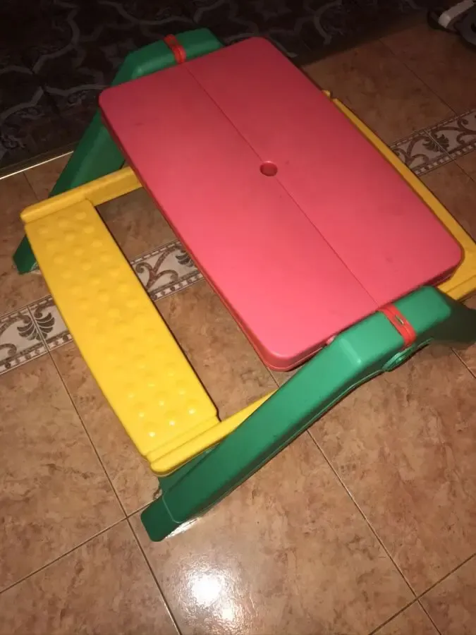 Продам детский пластиковый игровой столик складной, б/у 2