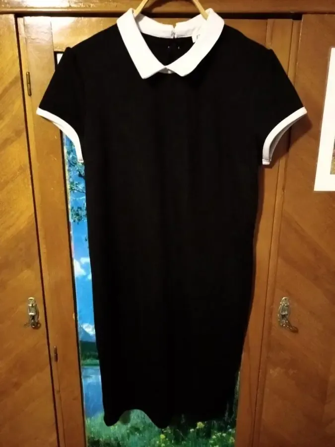 Платье с воротником