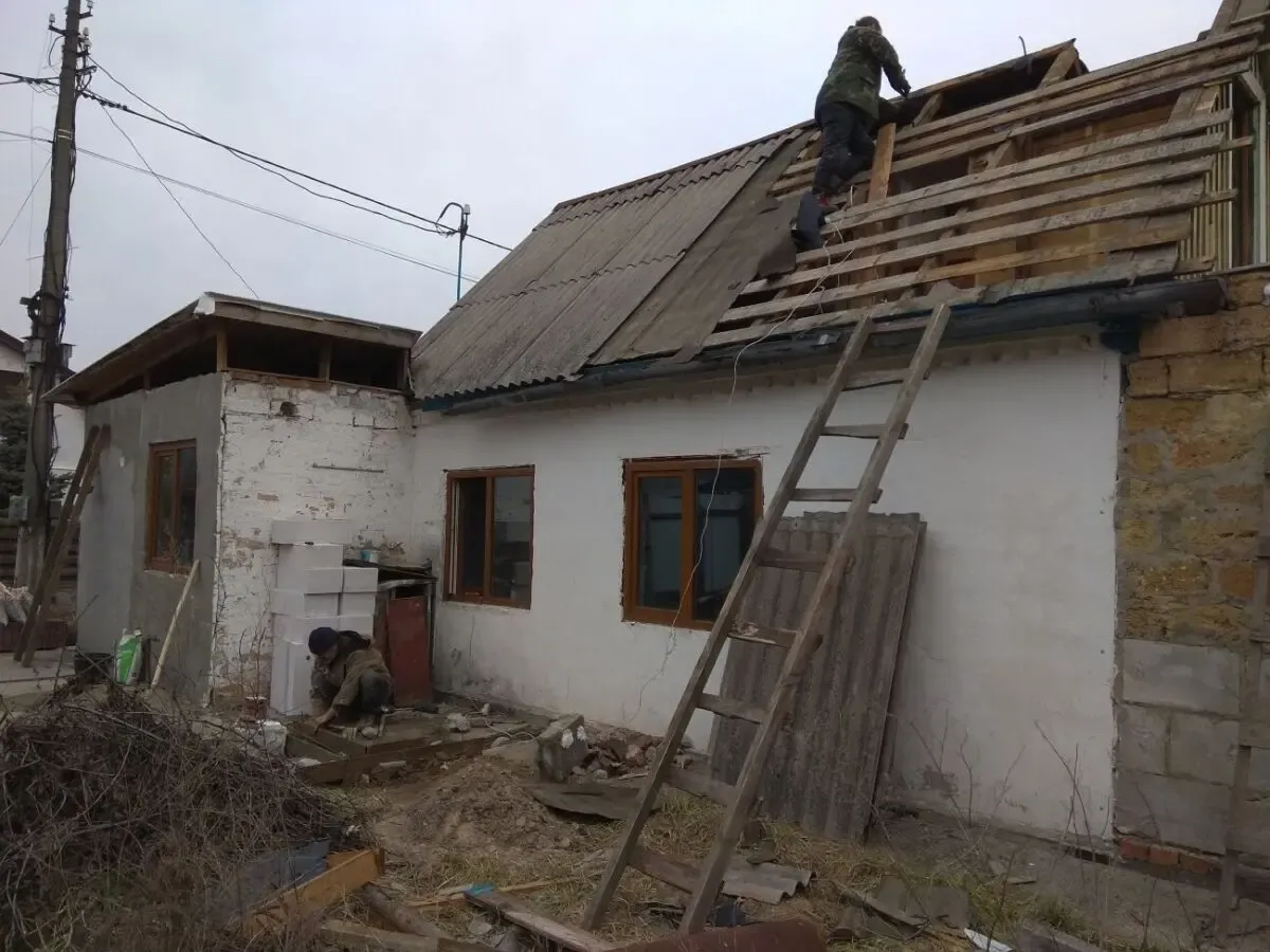 Демонтаж шиферной крыши 2