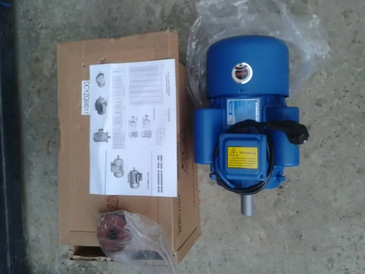 электродвигатель 220В 4 квт 3000 оборотов в минуту новый 220В