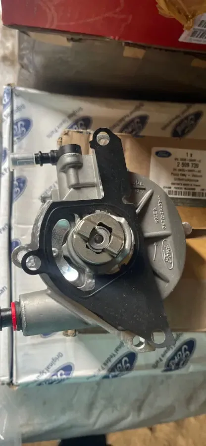 Код.2599 739.Вакуумный насос. GK2Q  2A451 AB. евро 6 форд транзит 2.0
