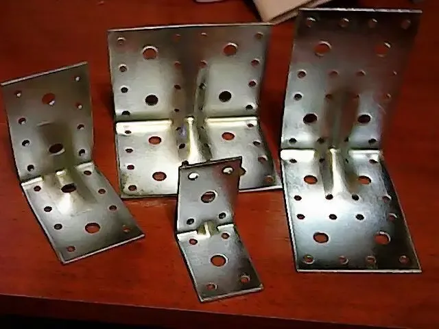 Уголок крепежный и пластины  в асортименте