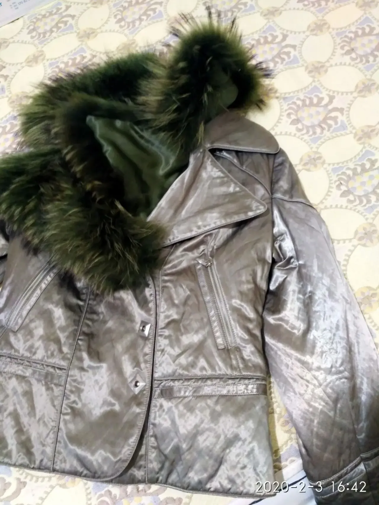 Продам новые всесезоные куртки 5