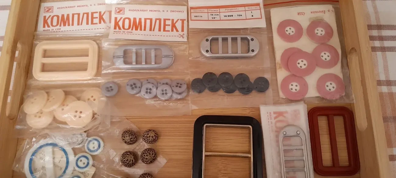 Красивые ПУГОВИЦЫ с пряжками. ЧЕХОСЛОВАКИЯ..Ретро. В ассортименте 8