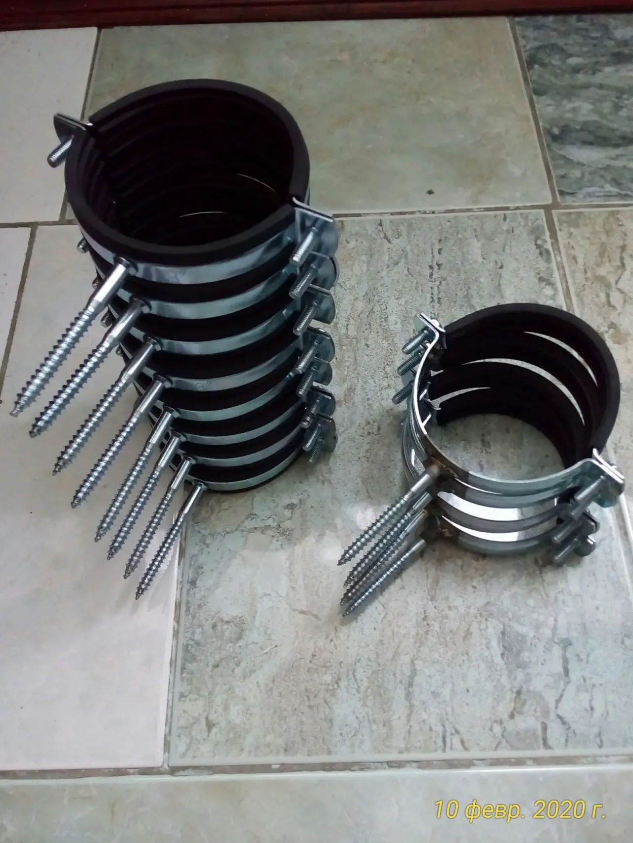 Продам хомуты трубные металлические 3