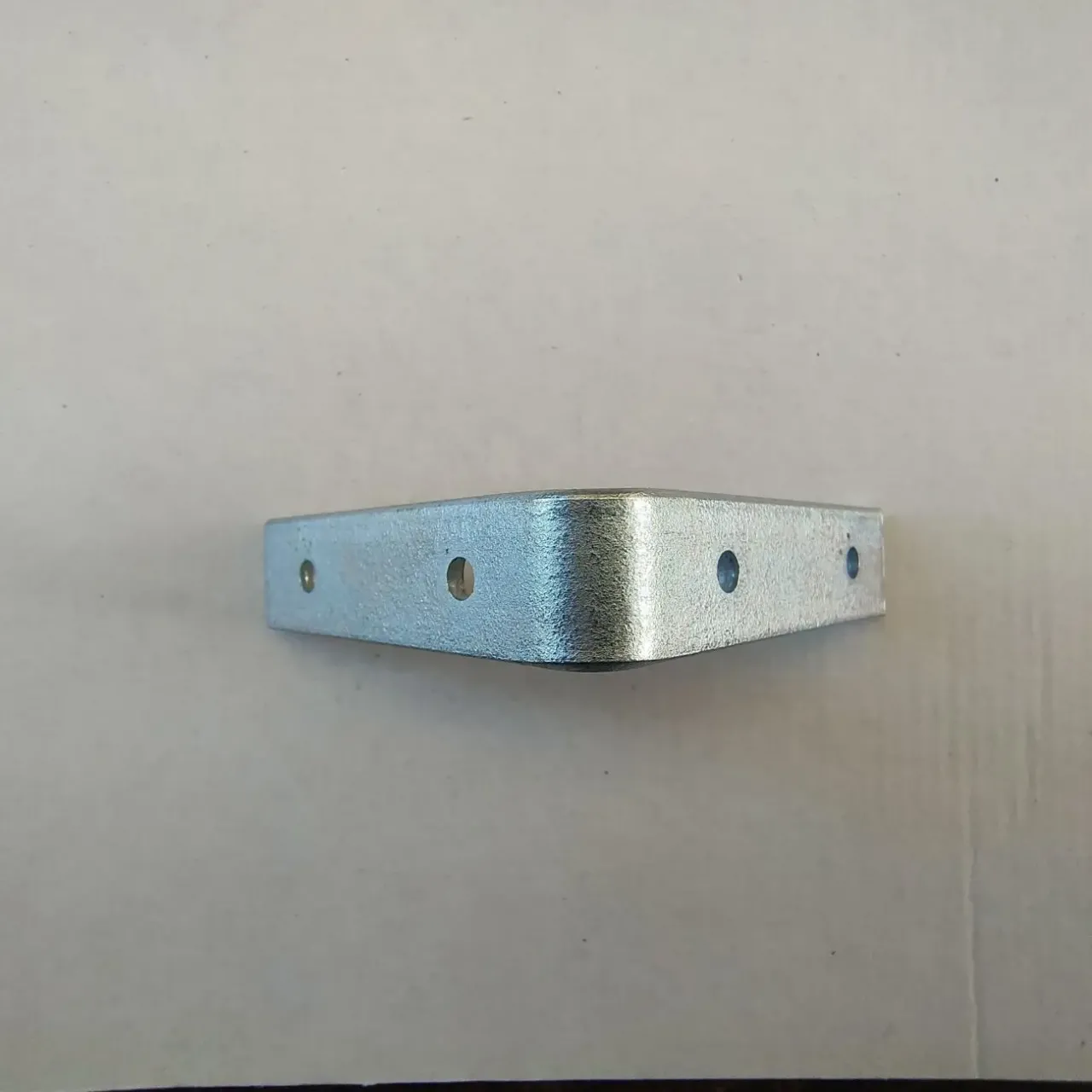 куточок кріпильний товщина 4 ммх100х100х20 3